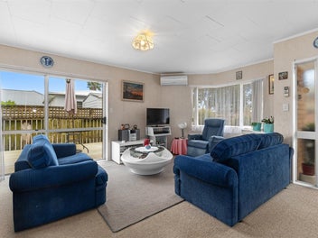 Townhouse, Cosy & Handy - Enquiry Over $499,000.