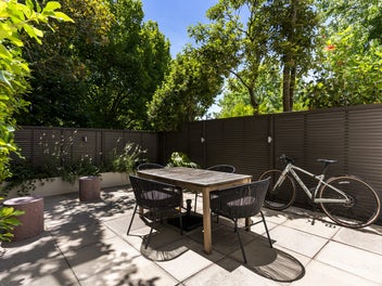 Stylish City-Fringe Living