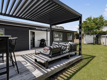 LAST WEEKEND TO VIEW!