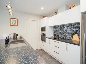 Modern Executive Living in a Prime Location