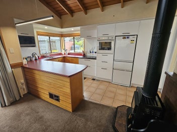 Charming home in Paroa location!