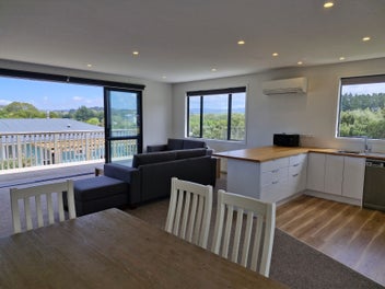 Modern home, Near The Beach, Bring me an Offer!