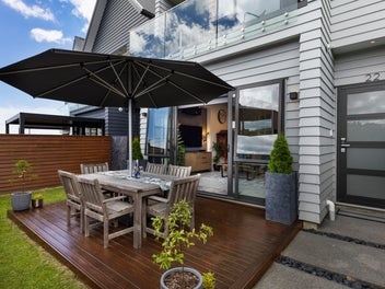 On Point! Spacious Sunlit Townhouse by the Estuary