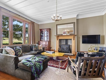 EXCEPTIONALLY CHARMING, CITY FRINGE