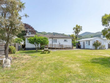 Classic kiwi backyard, plenty of potential