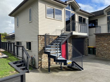 Image 1 of 7