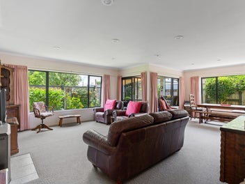 Terrific townhouse with sunny style