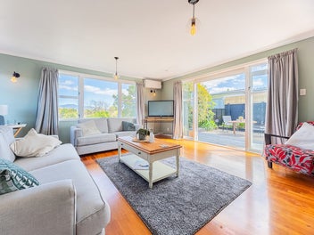 Sun, Space & Style, on Aorangi