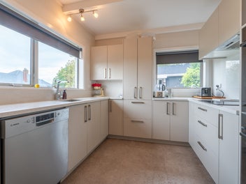 Move-In Ready with a Bonus Suite!