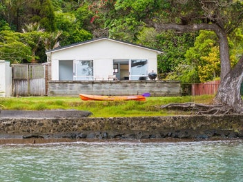 60+ Years in One Family, Huia Waterfront