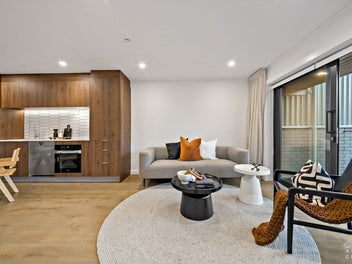 Coastal Corner Townhouse - Sunny, Private & Modern