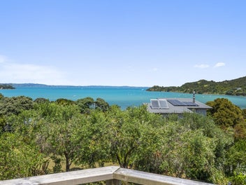 The BEST 'work from home' home on Waiheke