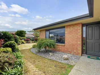 Immaculate Presentation & Immediate Possession