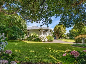 PICTURE PERFECT + POSITION!