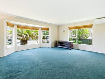 Papakowhai Family Home with Huge Potential!