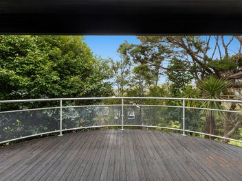 Space, Flexibility & Sea Glimpses