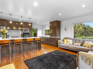 300sqm Home, Freehold Land + Granny Flat