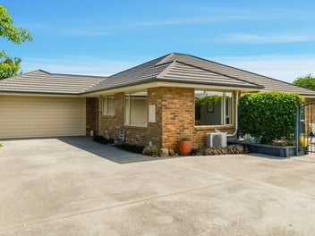 Inviting Townhouse Blending Comfort & Convenience