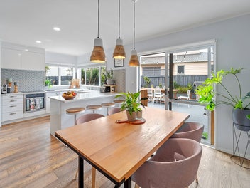 A Convenient & Classy Coastal Catch