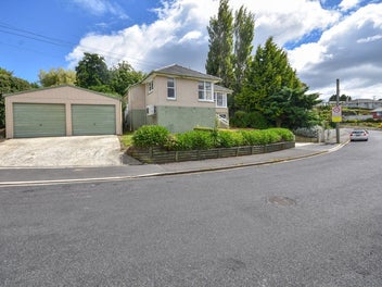 * UNDER OFFER * Sunny, Easy Living in Brockville