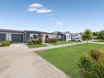 KAURI FLATS SCHOOL ZONE WITH 4 CAR PARKS