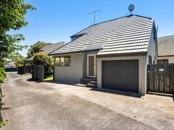 Vendors Overseas – Must Be Sold!