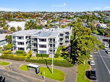 Waterfront Paradise in The Bays