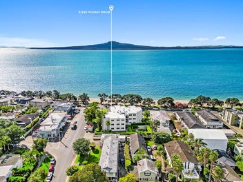 Waterfront Paradise in Kohimarama