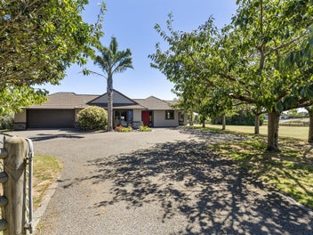 Countryside Home with Tararua Views