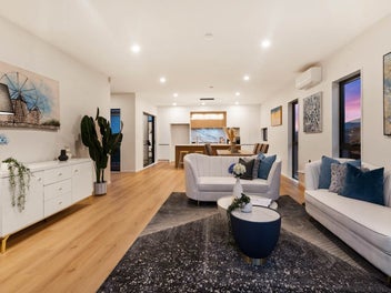 SPACE, SUN & SEMI-RURAL CHARM