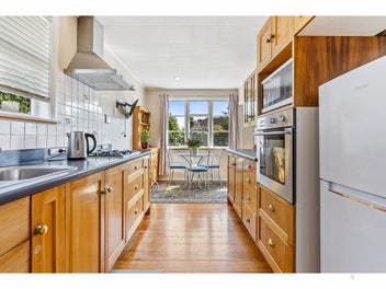 Charming 2 Bedroom Home!