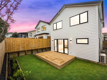 Extra Carpark + Garage Brand New Standalone Homes