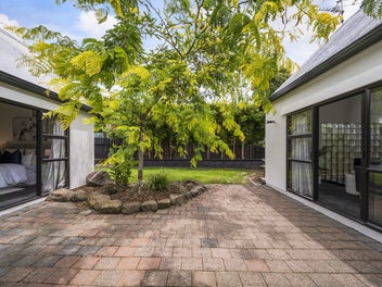 Chic Contemporary, Entertainers Haven