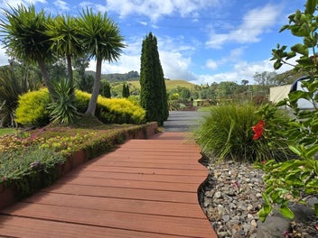 A UNIQUE FAMILY HOME - SURE TO IMPRESS