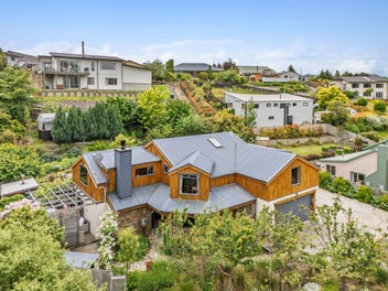 Garden Paradise in the Heart of Wanaka