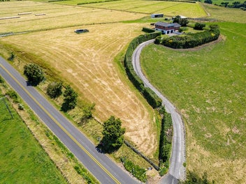 RURAL OUTLOOK + VIEWS!