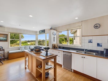 Act fast - vendor says sell!