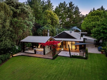 New Zealand forest retreat. Live freely.