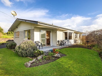 Premier Te Puna orchard with views and vision