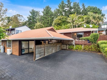 Last chance to view! Auction 6pm, Tues 10 Feb!