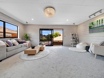 Family home + income in top school zone!