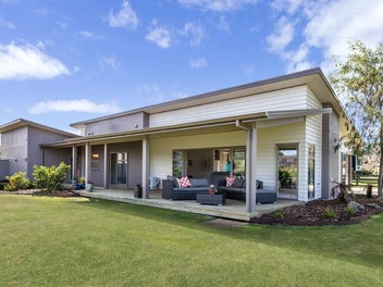 Exceptional Kinloch Home + Dream Boat Shed