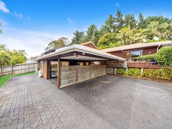 Last chance to view! Auction 6pm, Tues 10 Feb!