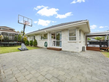 Brick & Tile Family Living - Prime West Harbour