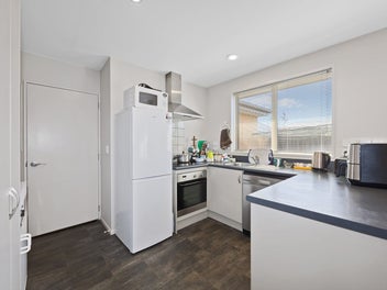 2 bedrooms, easy care -this is for you