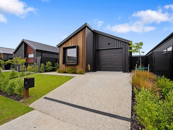 Easy Care Wooing Tree