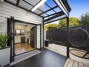 OFFER NOW - TOP LOCATION & ROAD FRONTAGE