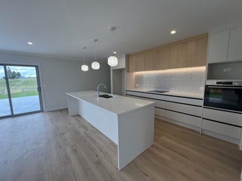 New Spacious Family Home - Wharenui Rise