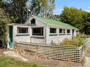 Tranquil Country Living with Endless Potential