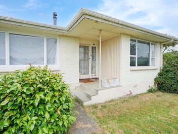 First Home with Potential in Kingswell!